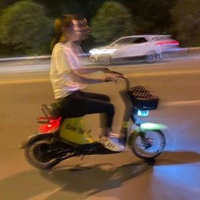 前排嗑瓜子